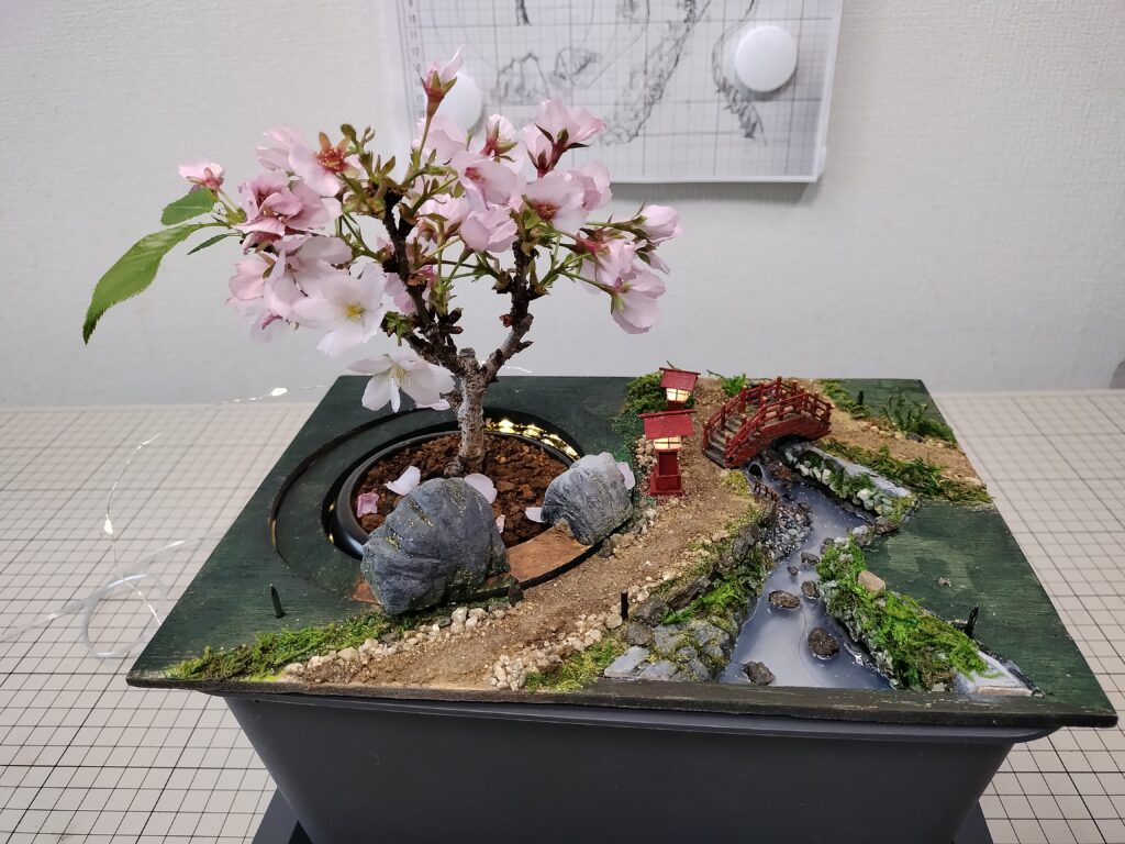 一才桜と小さな景色を組み合わせた夜景盆栽の昼景